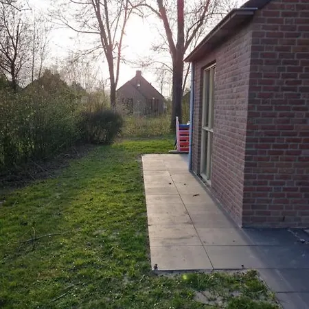 Holiday home Vakantiewoning Maas En Waal 100