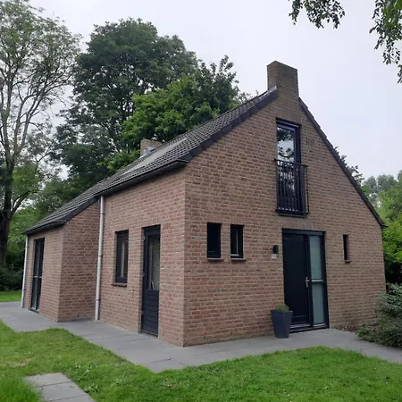 Vakantiewoning Maas En Waal 100 Holiday home *